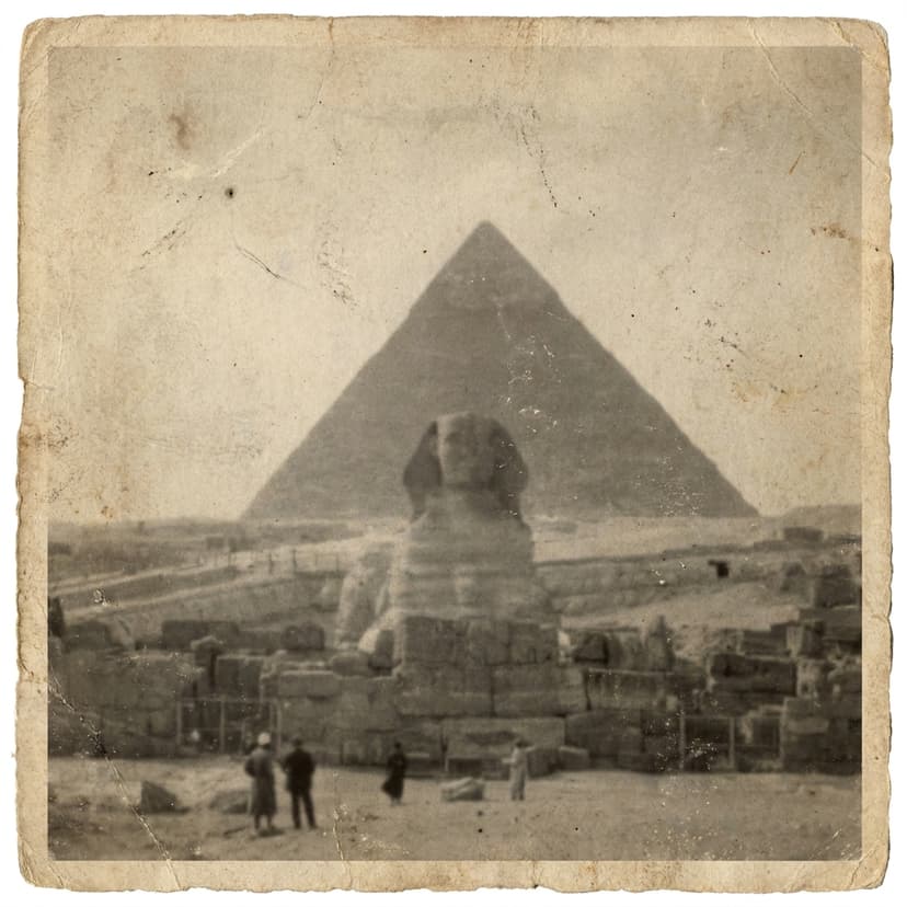 Winning ad creative: vintage photo of the Sphinx and pyramid